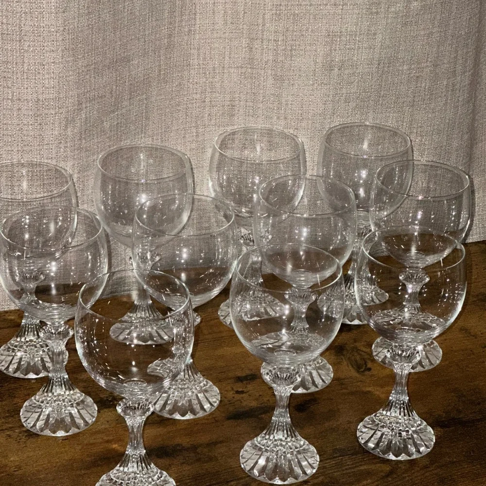 Mikasa "The Ritz" Wine Glasses - Picture 2 of 10